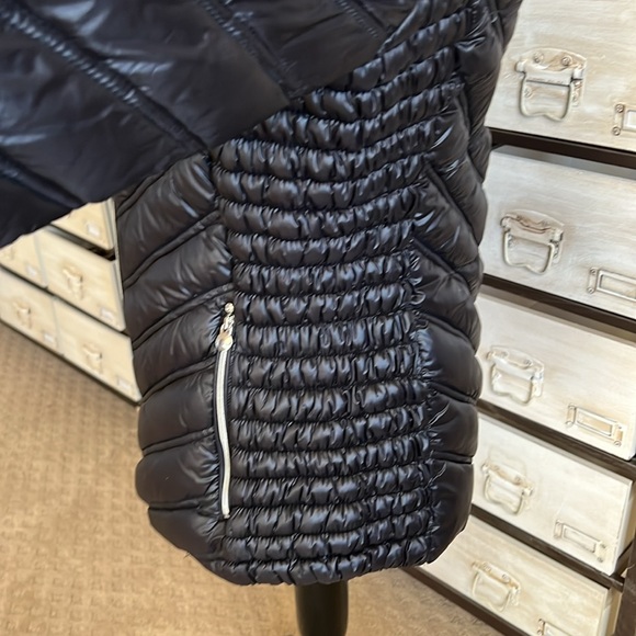 Laundry by Shelli Segal Black Puffer Jacket - Picture 2 of 8